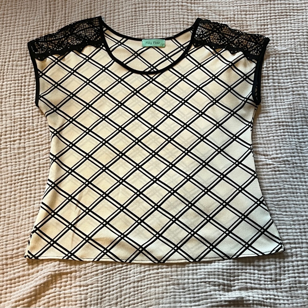 Filly Flair ivory & black top